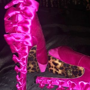 Betsey Johnson Valntyne Satan Peep toe Heels